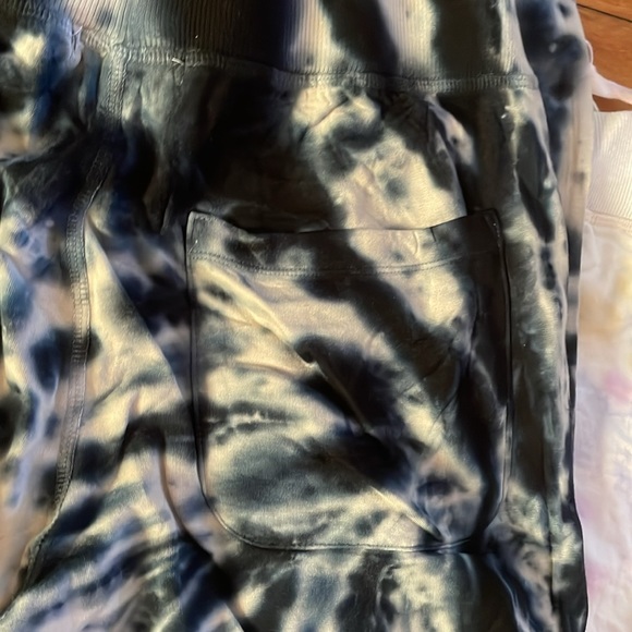 NWT🎊 (2) Young Fabulous & Broke Women’s Tye Die Joggers Sz. S - Picture 5 of 6
